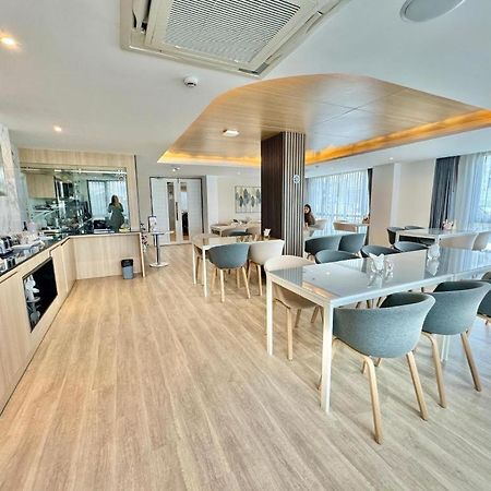Resort Bangphlat Bangkok Buitenkant foto
