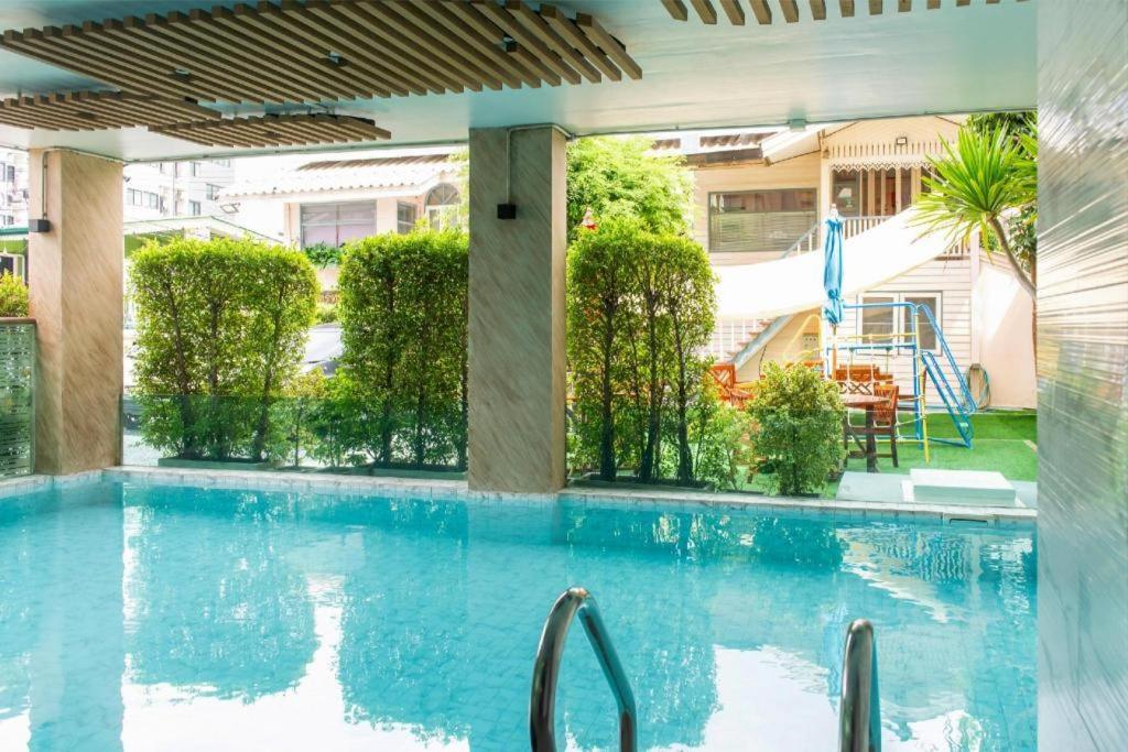 Resort Bangphlat Bangkok Buitenkant foto
