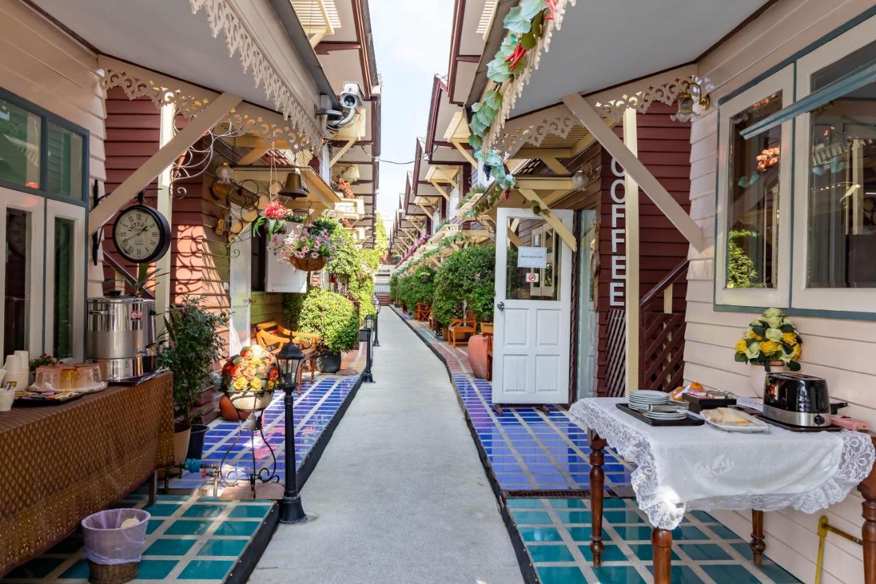 Resort Bangphlat Bangkok Buitenkant foto