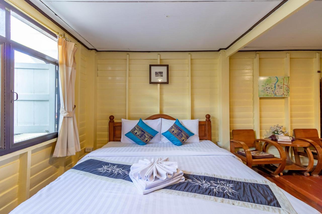 Resort Bangphlat Bangkok Buitenkant foto