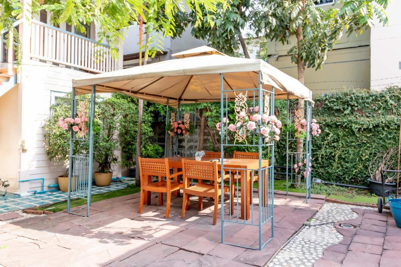 Resort Bangphlat Bangkok Buitenkant foto